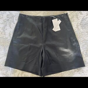 NWT $ 895 VINCE Leather Shorts, %100 Genuine Leather size  4 

New With Tags